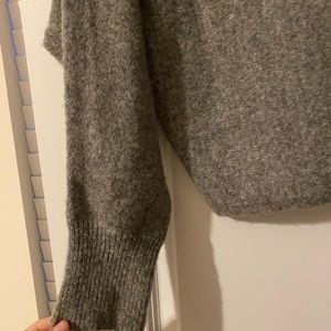 Guess sweater in Grey size medium